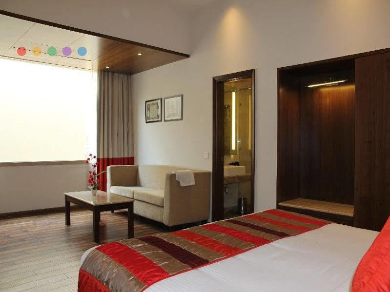 Hotel La Sagrita Nowe Delhi Zewnętrze zdjęcie
