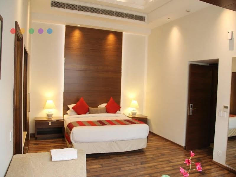 Hotel La Sagrita Nowe Delhi Zewnętrze zdjęcie